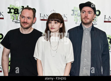 Bala Cynwyd, Pennsylvania, USA. 1. Oktober 2015. (L, R) Iain Cook, Lauren Mayberry und Martin Doherty der schottischen elektronische Stockfoto