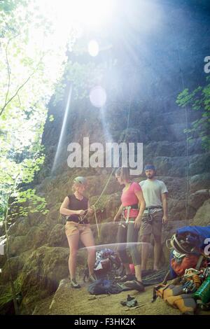 Freunde Klettern, der französische Dom, Zig Zag, Oregon, USA Stockfoto