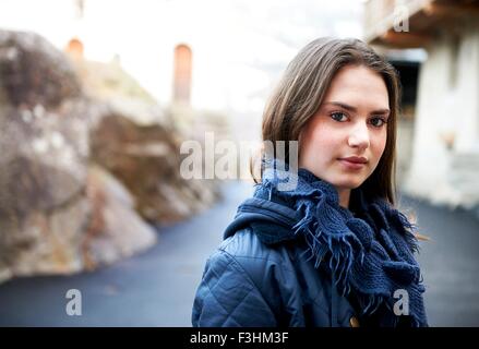 Porträt von Teenager-Mädchen Kopftuch tragen Stockfoto