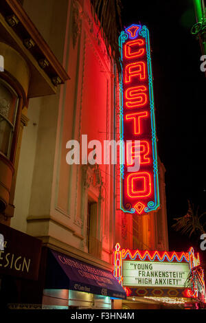 Neon-Lichter von The Castro Theater in Castro District von San Francisco, Kalifornien. Stockfoto