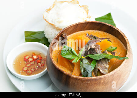 Kürbis-rote Curry mit Rindfleisch Stockfoto