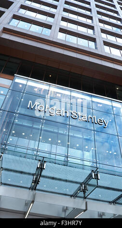 MORGAN STANLEY Entrance Fassade in der Dämmerung zum Morgan Stanley European Headquarters 25 Cabot Square Canary Wharf London E14 Stockfoto