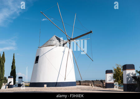 Alte Windmühle in Castro Marim, Algarve, Porugal Stockfoto