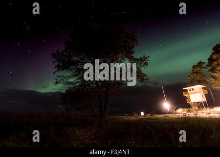 Joesuu Narva, Estland. 7. Oktober 2015. Die Aurora ist in Narwa-Joesuu im nordöstlichen Estland am 7. Oktober 2015 gesehen. (Xinhua/Sergei Stepanov) Bildnachweis: Xinhua/Alamy Live-Nachrichten Stockfoto