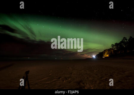 Joesuu Narva, Estland. 7. Oktober 2015. Die Aurora ist in Narwa-Joesuu im nordöstlichen Estland am 7. Oktober 2015 gesehen. (Xinhua/Sergei Stepanov) Bildnachweis: Xinhua/Alamy Live-Nachrichten Stockfoto