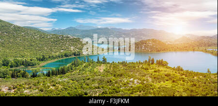 Panoramablick auf einem schönen Bacinska See in Kroatien Stockfoto