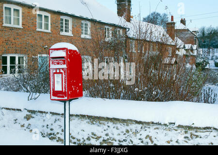 Alte Cottages im kleinen Weiler Ringshall in Hertfordshire, Großbritannien Stockfoto