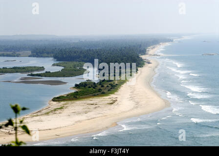 Seascape Luftbild Arabische Meer grüne Küste Strand Sonnenuntergang Punkt Ottinene Kshitija Natur Resort Kundapura Udupi Indien Stockfoto