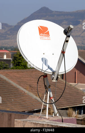 Gericht TV-Antenne des Fernsehens auf der Terrasse im Dorf Otur District Pune Taluka Junnar Maharashtra Indien asien Stockfoto