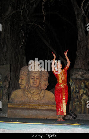 Elephanta Festival Alarmel Valli durchführen Bharatnatyam Tanz traditionelle indische klassische Kunstform Gharapuri Raigad Mumbai Maharashtra Indien Stockfoto