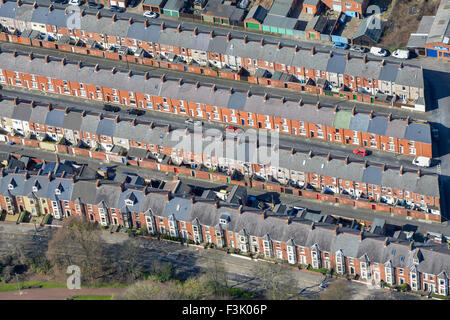 Luftaufnahme von terrassenförmig angelegten Wohnungen in Blyth, Northumberland Stockfoto