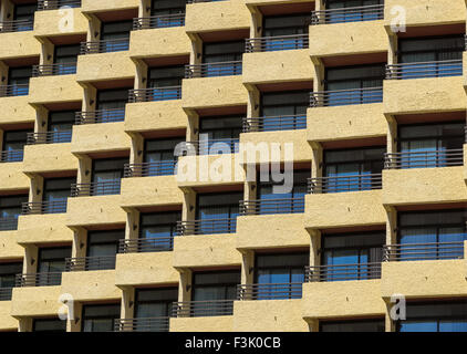 Geometrische Basreliefs Detail Hotel Melia Costa del Sol in Torremolinos, Spanien Stockfoto
