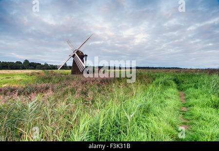 Abenddämmerung am Herringfleet Windmühle in Suffolk Stockfoto