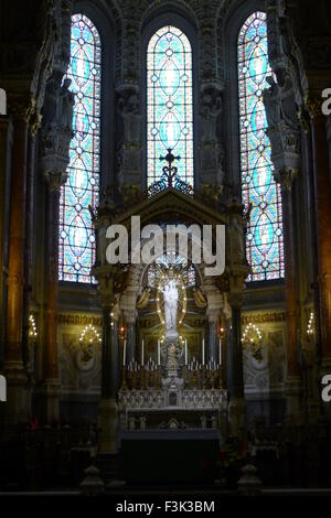 La Vierge À la Basilique Notre-Dame de Fourvière Stockfoto