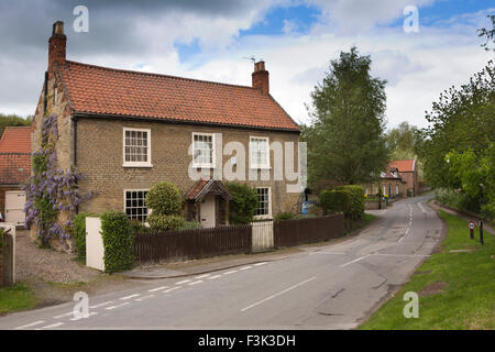 UK, England, Yorkshire East Riding, verkleidet Brantingham, Dale Road, Wisteria cottage Stockfoto