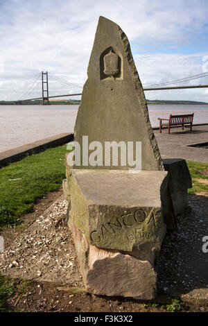 Großbritannien, England, Yorkshire Osten fahren, in der Nähe von Hessle, Wolds Weise Marker Stein Humber Bridge Stockfoto