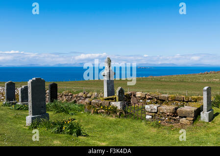 Kilmuir Friedhof mit Grab des Ritters Angus Martin in der Nähe von the Skye Museum of Island Life, Schottland. Stockfoto