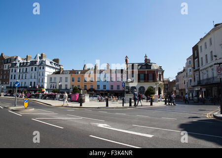 MARGATE, KENT, UK - 8 AUGUST. 2015. englischen Küstenstadt mit alten altmodischen bemalten Häusern und Geschäften in der Stadt Stockfoto