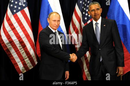 Der russische Präsident Vladimir Putin trifft sich mit US-Präsident Barack Obama am Rande der UNO-Generalversammlung am UN-Hauptsitz 28. September 2015 in New York City, New York. Stockfoto
