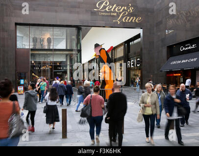 Peter’s Lane, Liverpool ONE, Einkaufsviertel im Stadtzentrum von Merseyside, Großbritannien, für Mode- und Designerboutiquen Stockfoto