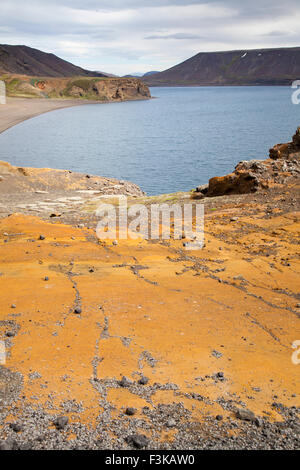 Bunten vulkanischen Felsen am Ufer des Kleifarvatn See, die Halbinsel Reykjanes, Island. Stockfoto