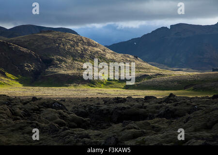 Vulkanische Berglandschaft in der Nähe von Hveragerdi, Sudherland, Island. Stockfoto