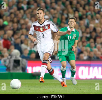 Aviva Stadion, Dublin, Irland. 8. Oktober 2015. Euro2016 Qualifikation. Republik Irland gegen Deutschland. Jonas Hector für Deutschland am ball. Bildnachweis: Aktion Plus Sport/Alamy Live-Nachrichten Stockfoto