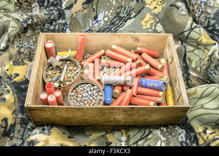 altes Material, Munition für die Jagd neu zu laden Stockfoto