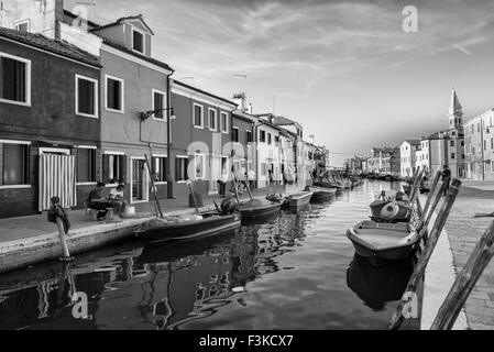 BURANO, Italien CIRCA SEPTEMBER 2015: Burano ist eine Insel in der Lagune von Venedig bekannt für seine typischen bunten Häusern und t Stockfoto