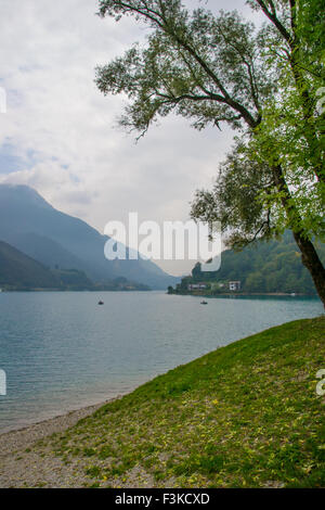 Ledro-See in Italien ist den blauen See genannt. Stockfoto