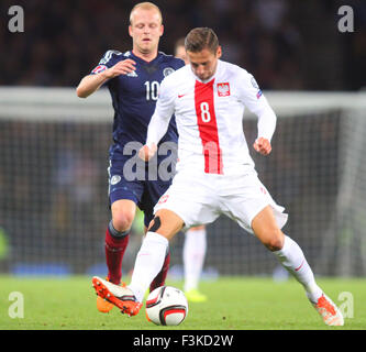 Hampden Park, Edinburgh, Schottland. 8. Oktober 2015. Euro2016 Qualifikation. Schottland gegen Polen. Steven Naismith und Grzegorz Krychowiak Credit: Action Plus Sport/Alamy Live News Stockfoto