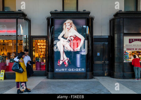 Geschäfte In der Piazza, Covent Garden, London, UK Stockfoto