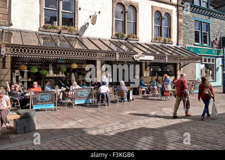Straßencafé und Teestube in Keswick, Lake District Cumbria England, Großbritannien Stockfoto