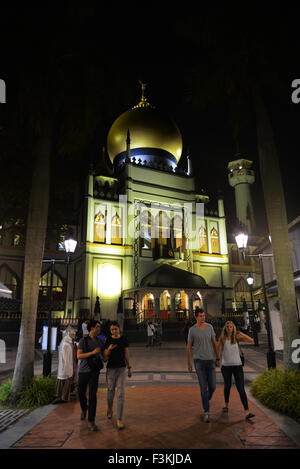 Bussorah Street Pedestrian Mall & The Sultan Moschee in Kampong Glam. Stockfoto