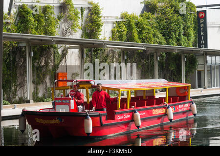 Kanal Bootsfahrt auf V & A Waterfront, Cape Town, Südafrika Stockfoto