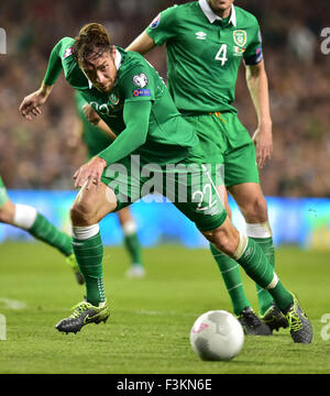 Dublin, Irland. 8. Oktober 2015. Irlands Richard Keogh in Aktion während der UEFA EURO 2016 Qualifikation Fußball Spiel Irland gegen Deutschland in Dublin, Irland, 8. Oktober 2015. Irland gewann 1: 0. Foto: Peter Kneffel/Dpa/Alamy Live News Stockfoto