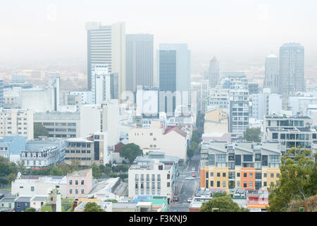 Luftaufnahme des Stadtzentrums von Kapstadt vom Hügel in Wohnquartier Bo-Kaap, Kapstadt, Südafrika Stockfoto