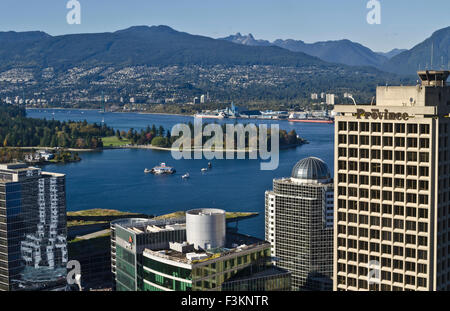 Vancouver, Kanada. Luftaufnahme von Stanley Park, North Vancouver, Berge, Coal Harbour, Burrard Inlet von Harbour Center Aussichtsturm in Vancouver. Stockfoto