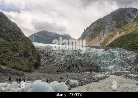 Wanderer nach einer Wanderung auf den Franz Joseph Glacier in Neuseeland Stockfoto