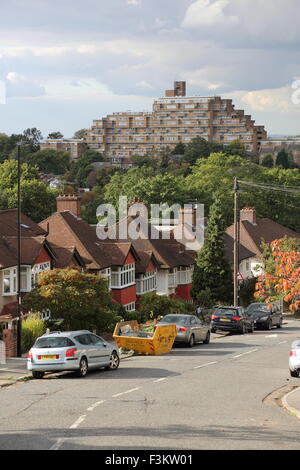 Suburban street in South East London Übersicht Gehäuse das Schema der berühmten Dawson Höhen 1960 im Hintergrund Stockfoto