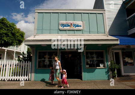 Wasser tragen. Maui. Geschäfte im Zentrum von Lahaina, Maui, Hawaii.  Front Street.  Eines der beliebtesten Shoppingmöglichkeiten in Lahaina ist Fr Stockfoto