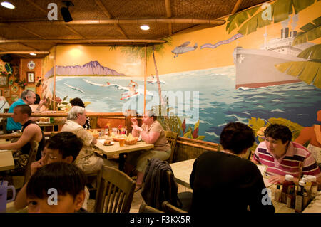 Cheeseburger im Paradies Restaurant. Waikiki. Hawaii. USA. Cheeseburger im Paradies ist ein casual dining Restaurant-Kette im U Stockfoto