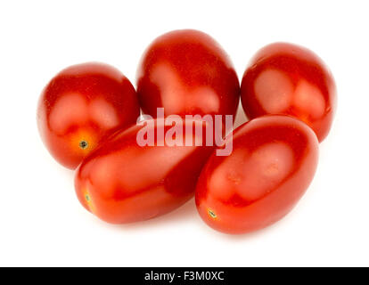 Plump Kirschtomaten auf weiß Stockfoto