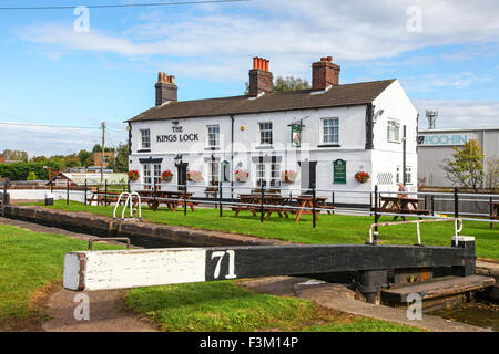 Der König Schloss Pub auf dem Trent und Mersey Kanal bei Middlewich Cheshire England UK Stockfoto