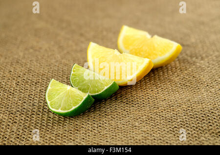 Zitrone und Limone Keile Stockfoto
