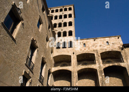 Palau Reial Major (Grand Royal Palace) im Placa del Rei (King es Square) gotischen Viertel, Barcelona, Spanien. Im Mittelalter Barcelona wurde die Ciutat Comtal (gräfliche Stadt) und ihre politische Bedeutung zugenommen. Es wurde zum Sitz der wichtigsten politischen Institutionen in alten Katalonien und das begünstigt die Entwicklung des Handels, die wiederum das Wachstum der Stadt und Expansion, geführt und den Bau von einige prächtige gotische Gebäude. Stockfoto