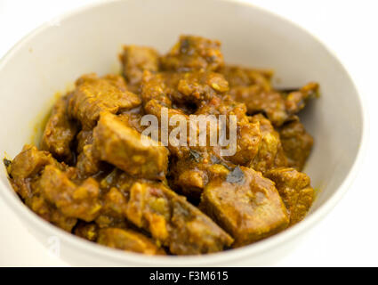 Köstliche indische Fleischcurry in Schüssel Stockfoto