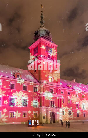 Weihnachtsbeleuchtung des königlichen Schlosses in der alten Stadt von Warschau, Polen Stockfoto