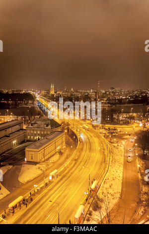 Solidarnosci Avenue und Slasko-Dabrowski-Brücke mit Blick auf die Weichsel in Richtung Praga Bezirk von Warschau, Polen Stockfoto