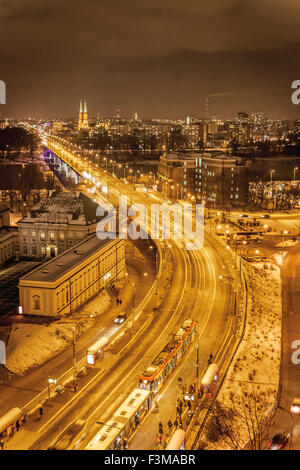 Solidarnosci Avenue und Slasko-Dabrowski-Brücke mit Blick auf die Weichsel in Richtung Praga Bezirk von Warschau, Polen Stockfoto